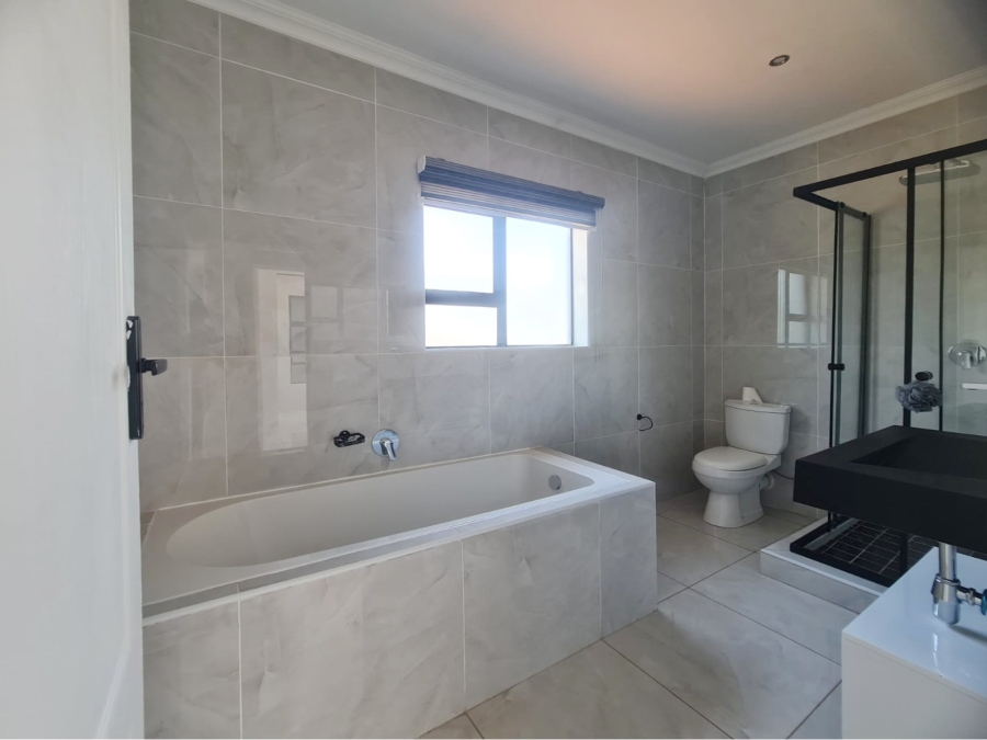 To Let 4 Bedroom Property for Rent in Melodie North West